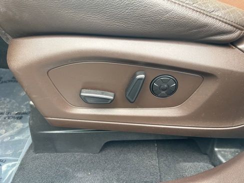 Used 2022 Ford Explorer King Ranch w/ Premium Technology Package image 8