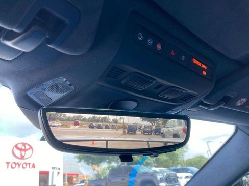 Used 2023 Chevrolet Corvette Stingray Premium Conv w/ Z51 Performance Package image 25