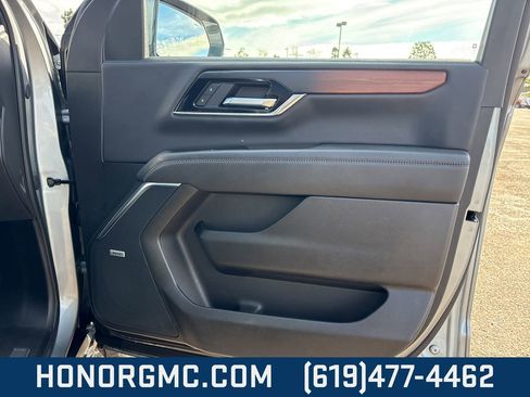 Used 2025 GMC Yukon Denali image 24
