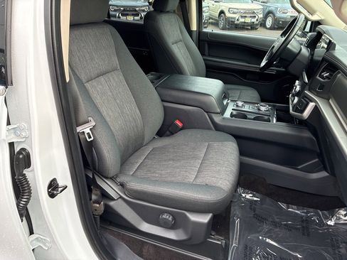 Used 2023 Ford Expedition XLT image 19