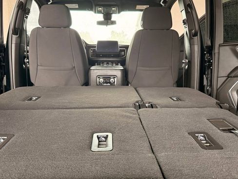 Used 2022 GMC Yukon SLE w/ Gmc Pro Safety Plus Package AWD/4WD image 30
