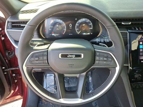 Used 2025 Jeep Grand Cherokee Laredo X w/ Luxury Tech Group I image 11