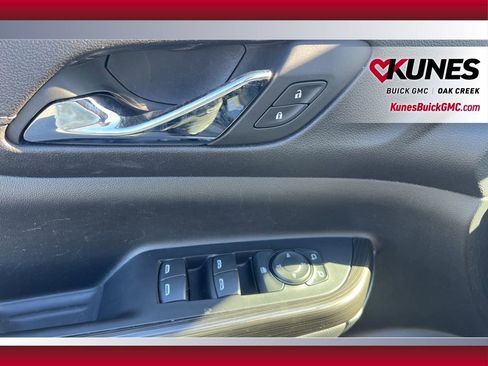 Used 2023 GMC Acadia SLT image 9