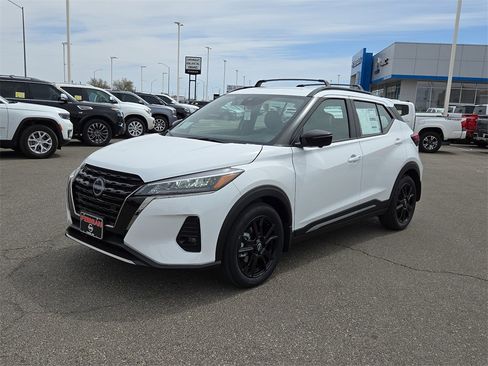 New 2024 Nissan Kicks SR w/ SR Premium Package image 5