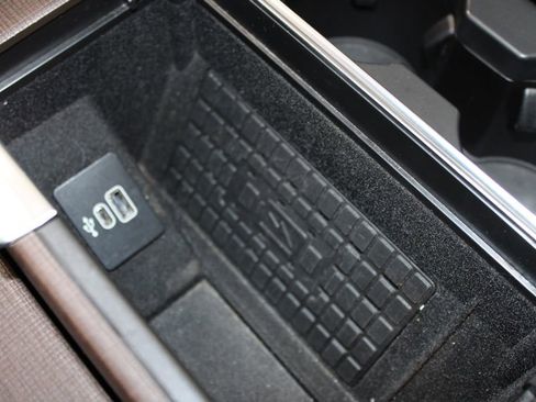 Used 2025 Lincoln Navigator Reserve image 48