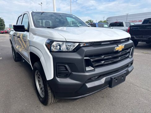 Used 2023 Chevrolet Colorado W/T w/ WT Convenience Package II AWD/4WD image 4