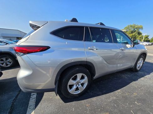 Certified 2022 Toyota Highlander LE AWD/4WD image 8