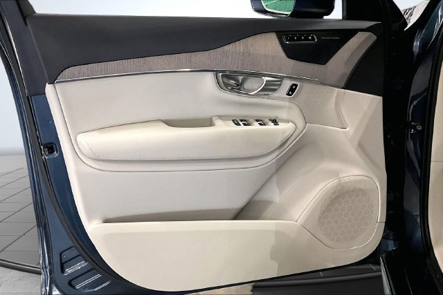 Certified 2025 Volvo XC90 T8 Plus w/ Protection Package Premier AWD/4WD image 26