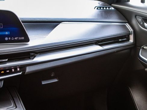 Used 2024 Cadillac XT4 Premium Luxury image 17