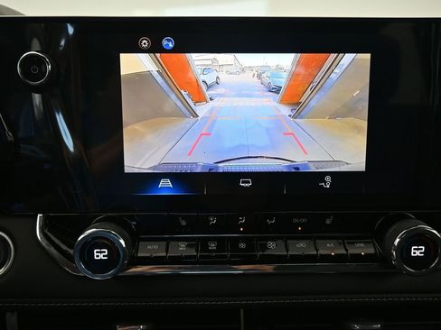Used 2024 Chevrolet Colorado LT w/ LT Convenience Package III AWD/4WD image 12