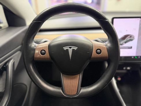 Used 2018 Tesla Model 3 Mid Range image 16
