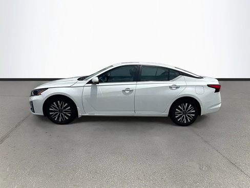 Used 2023 Nissan Altima 2.5 SV w/ SV Premium Package AWD/4WD image 4