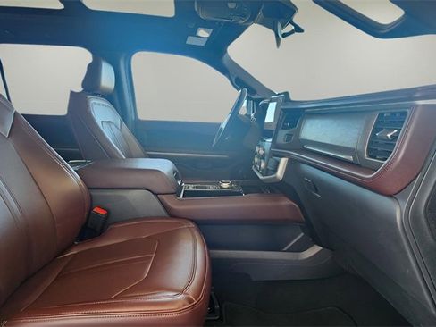 Used 2024 Ford Expedition Limited image 28