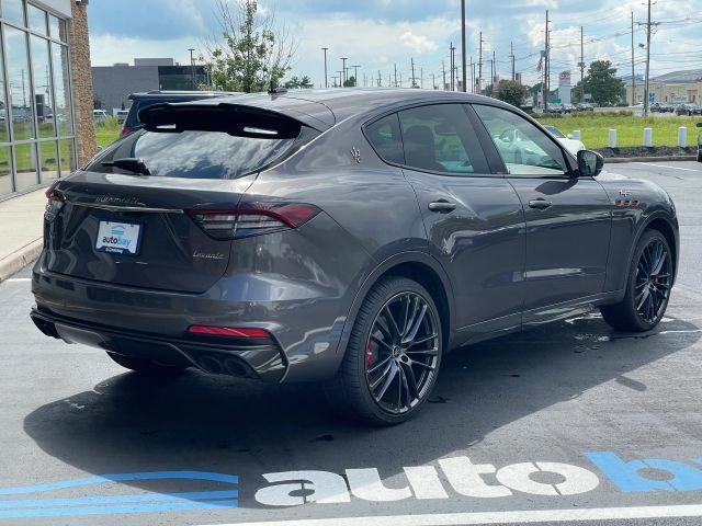 Used 2022 Maserati Levante Trofeo AWD/4WD image 11