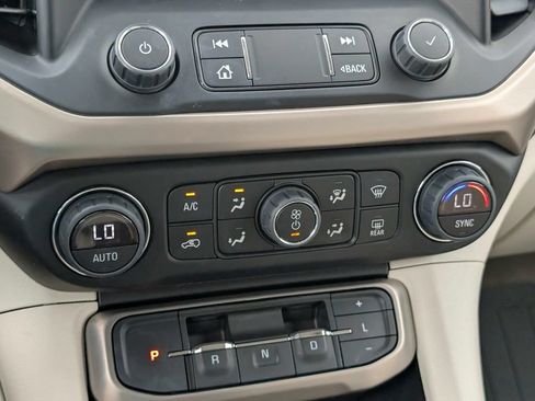 Used 2022 GMC Acadia Denali w/ Denali Technology Package FWD image 19