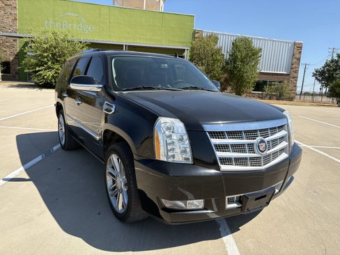Used 2013 Cadillac Escalade Platinum image 7