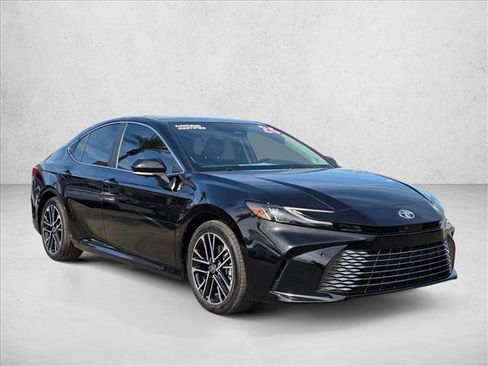 Used 2026 Toyota Camry XLE image 3