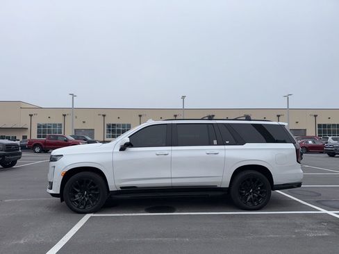 Used 2022 Cadillac Escalade ESV Sport w/ Touring Package image 4