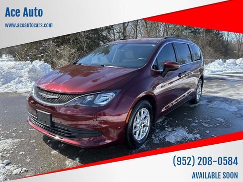 Used 2021 Chrysler Voyager Lxi image 1