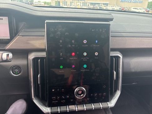 Used 2025 GMC Acadia Denali w/ Super Cruise Package FWD image 16