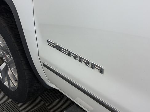 Used 2017 GMC Sierra 1500 SLT w/ SLT Premium Package image 17