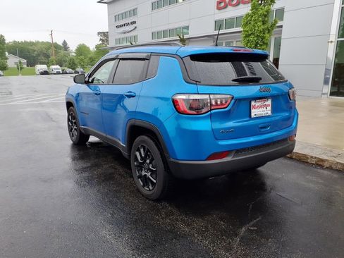 Used 2025 Jeep Compass Latitude w/ Convenience Group AWD/4WD image 8