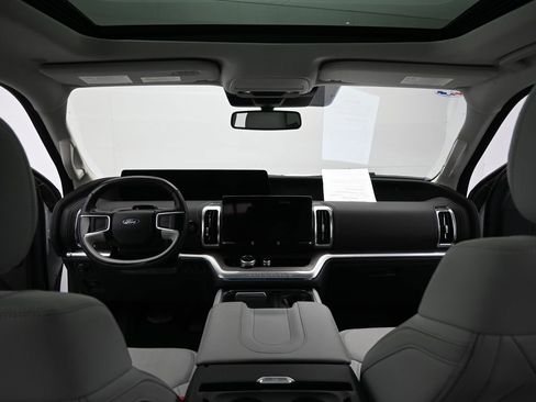 Certified 2025 Ford Expedition Max Platinum image 33