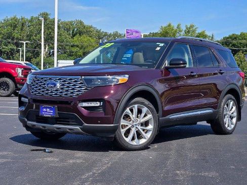 Certified 2023 Ford Explorer Platinum w/ Technology Package AWD/4WD image 3