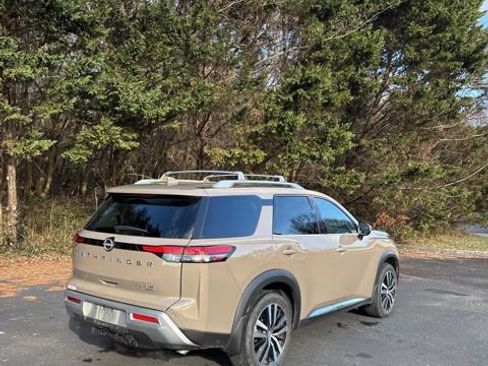 Used 2024 Nissan Pathfinder Platinum image 7