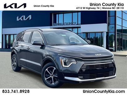 New 2025 Kia Niro SX