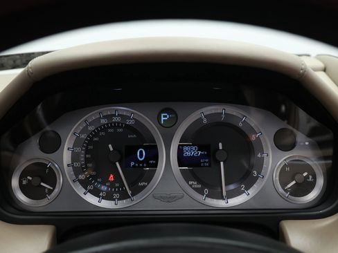 Used 2015 Aston Martin DB9 Volante Carbon Edition Convert image 31