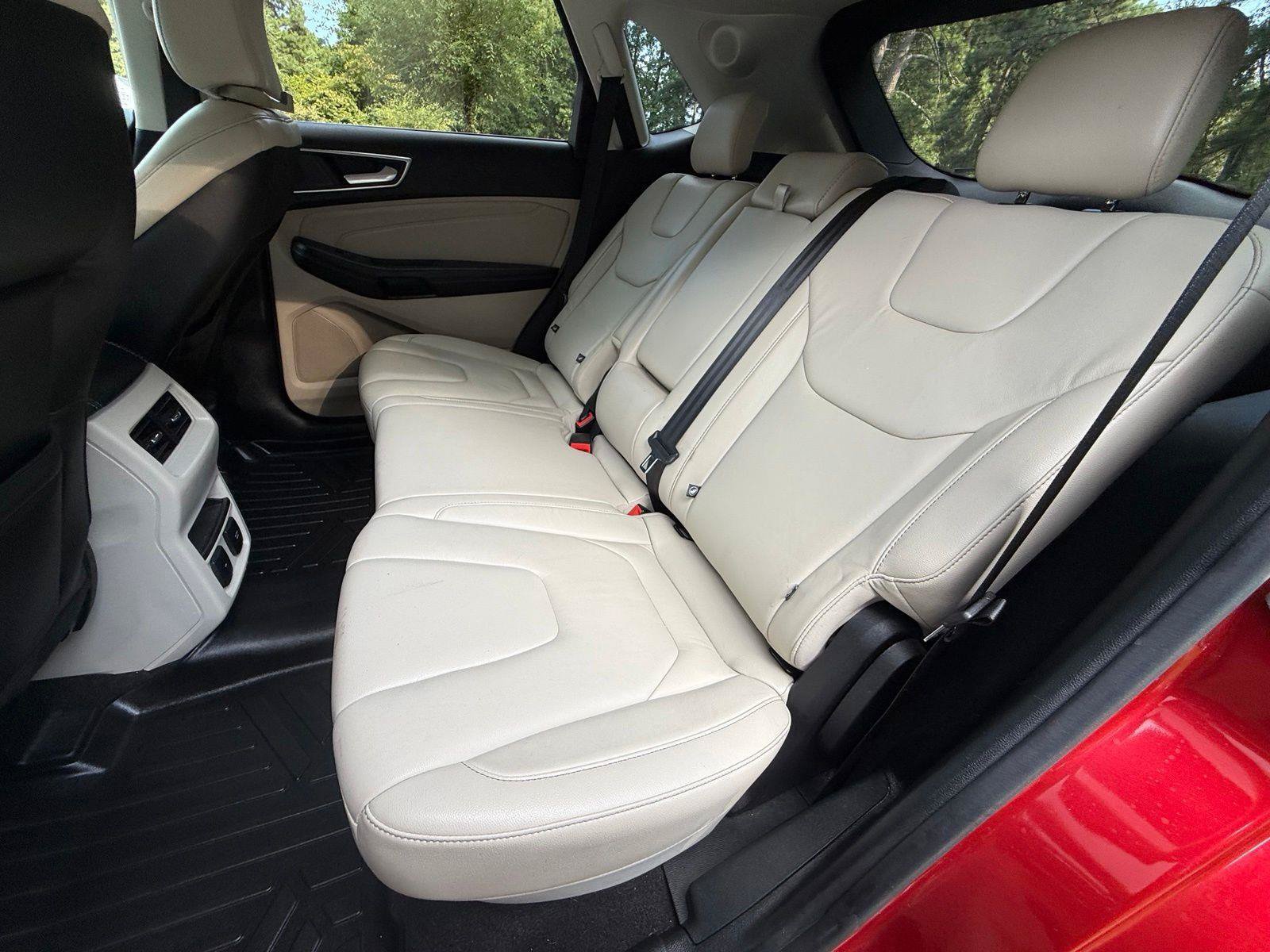 Used 2020 Ford Edge Titanium FWD image 31