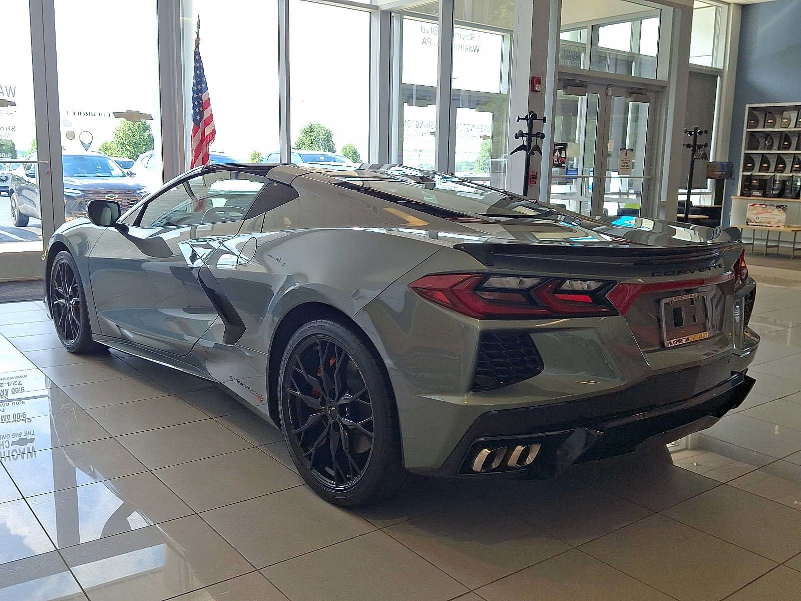 Used 2024 Chevrolet Corvette Stingray Preferred Cpe w/ Battery Protection Package RWD image 4