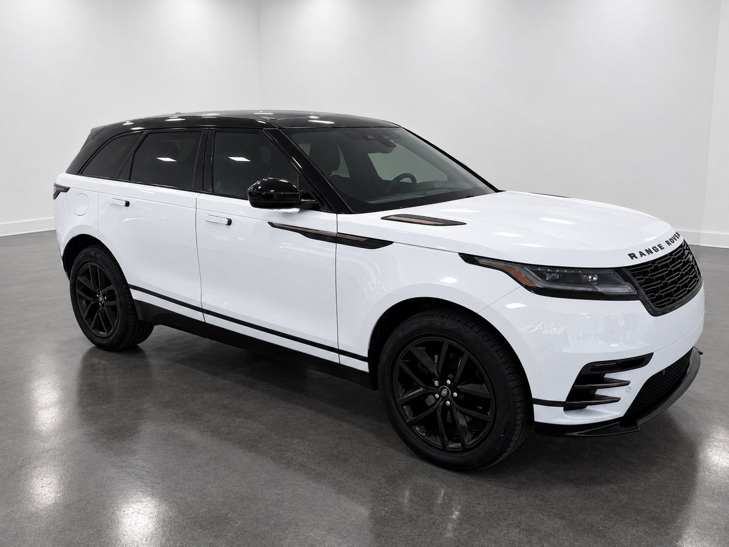 Used 2024 Land Rover Range Rover Velar Dynamic SE AWD/4WD image 4