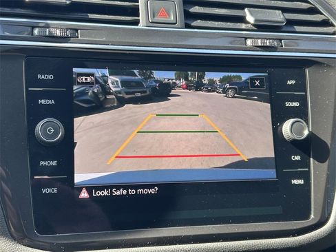 Used 2022 Volkswagen Tiguan SE image 35