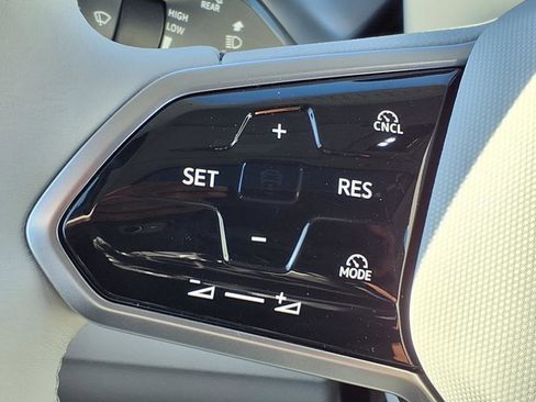 New 2025 Volkswagen ID. Buzz 1st Edition image 18