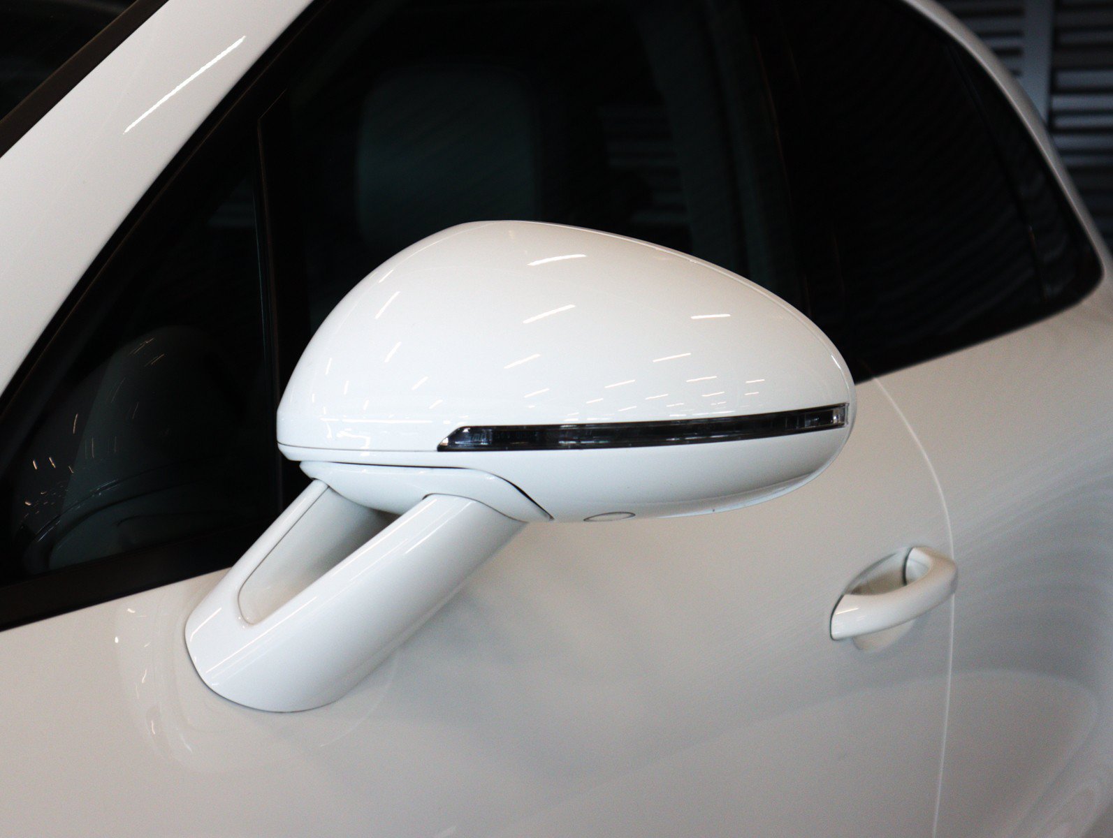 Certified 2024 Porsche Macan AWD/4WD image 29