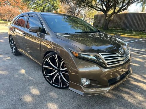 Used 2011 Toyota Venza image 2