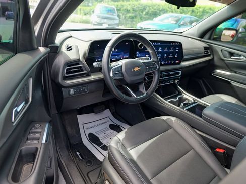 Used 2024 Chevrolet Traverse LT AWD/4WD image 16
