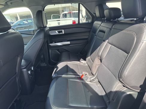Used 2023 Ford Explorer Limited image 7