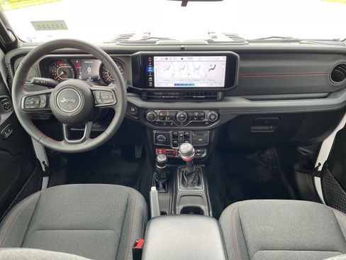 Used 2024 Jeep Wrangler Unlimited Rubicon w/ Convenience Group image 5