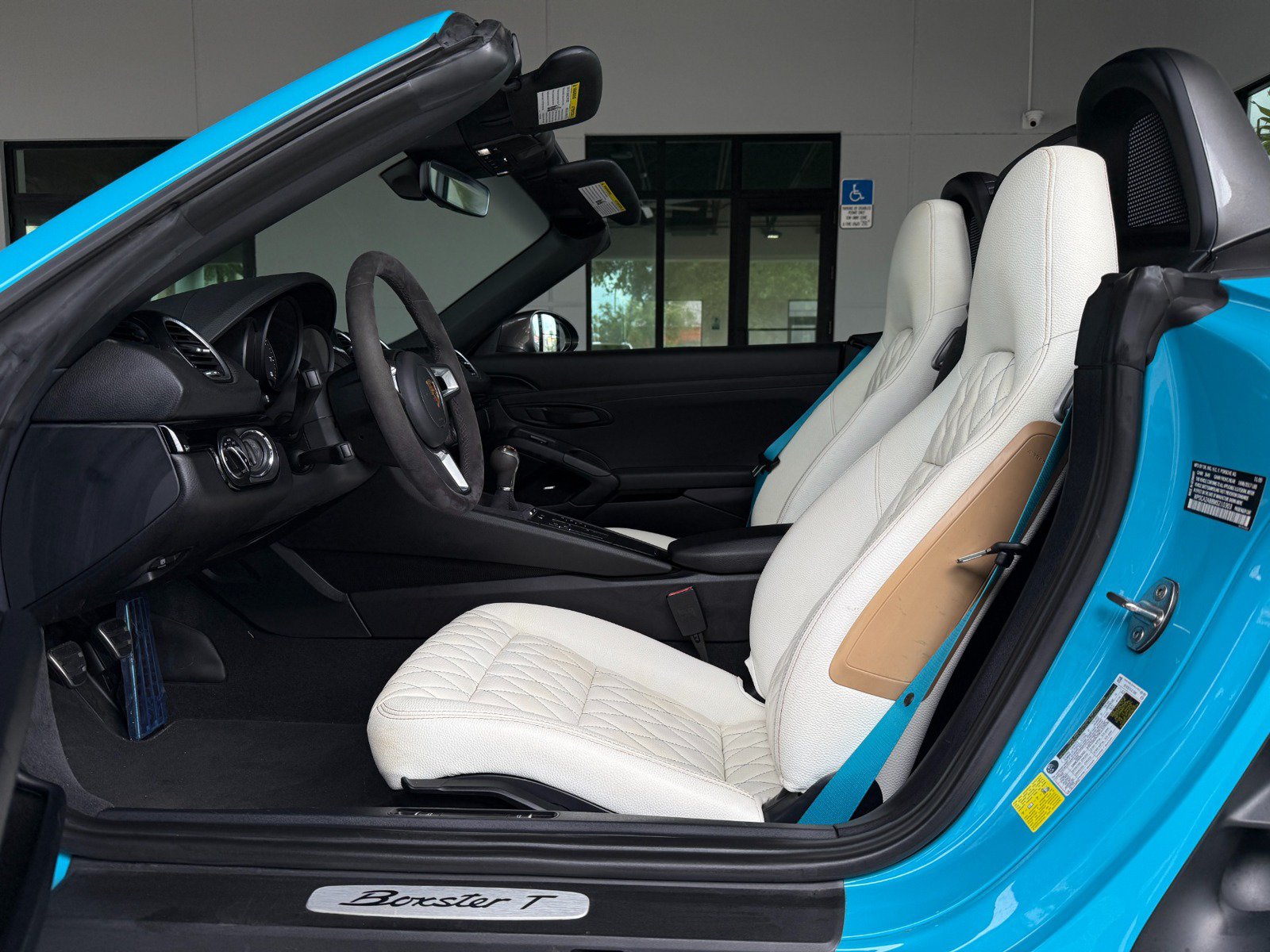 Used 2021 Porsche 718 Boxster RWD image 23