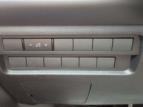 Used 2025 Mitsubishi Outlander ES FWD image 25