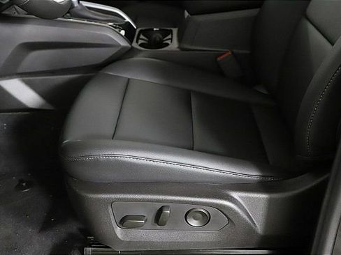 New 2025 Chevrolet Colorado LT w/ LT Convenience Package image 14