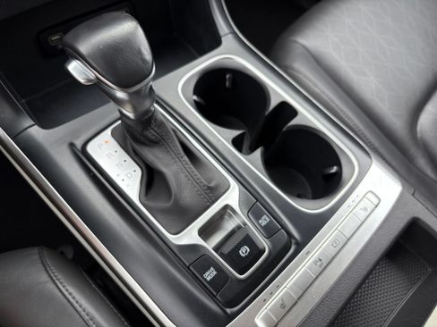 Used 2022 Kia Carnival LX FWD image 18