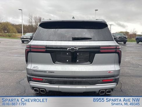 Used 2025 Chevrolet Traverse Z71 image 4
