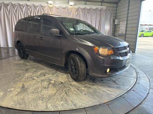Used 2019 Dodge Grand Caravan GT image 3