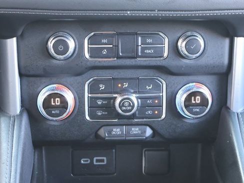 Used 2022 GMC Yukon XL SLE w/ Gmc Pro Safety Plus Package image 17