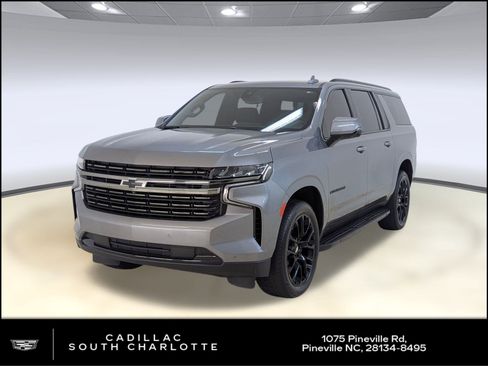 Used 2022 Chevrolet Suburban RST w/ Sport Performance Package image 1