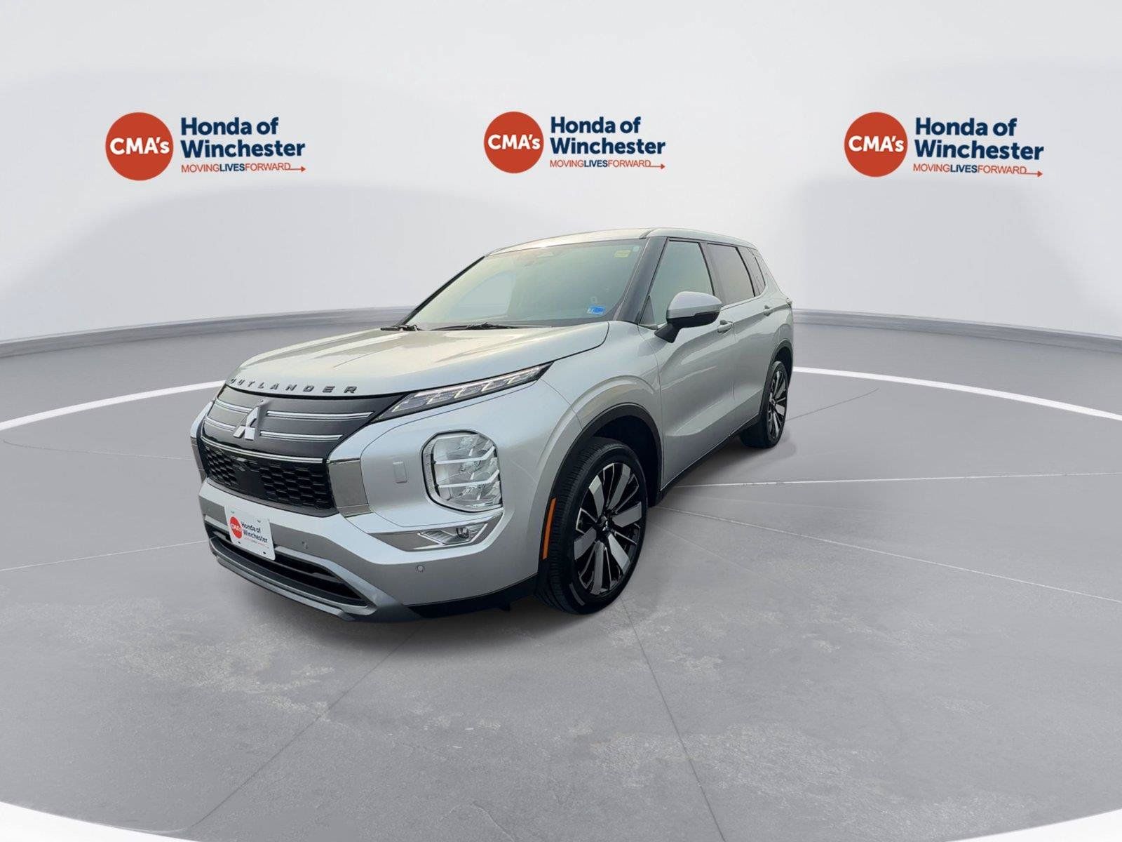 Used 2025 Mitsubishi Outlander SE AWD/4WD image 3